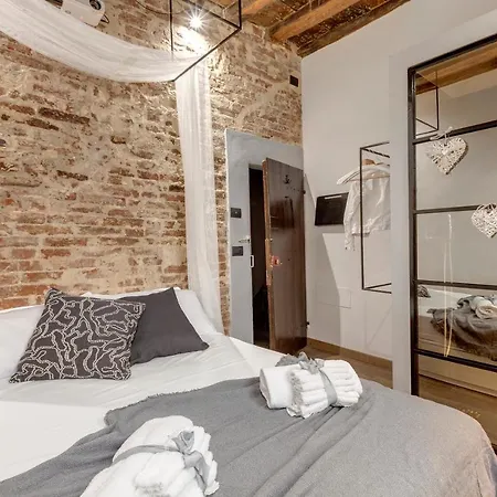 Vigna Vecchia By Mamo Florenz